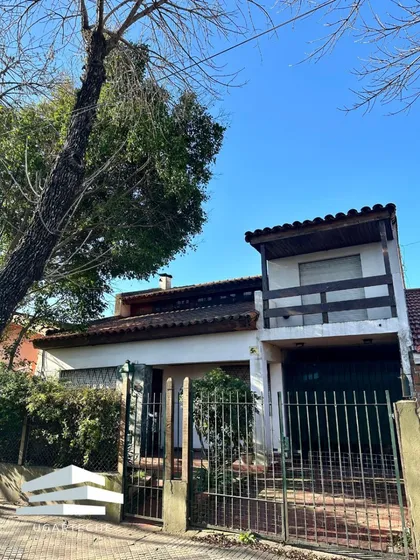 Venta - Casa Con Pileta - Monte Grande