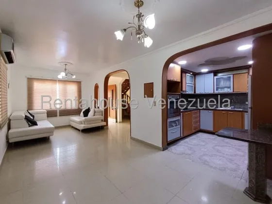 Jip 25-14934. Rentahouse Vende Townhouse De 190mts2, 3 Hab, 3 Baños, 2 P/e, Conectada A Pozo, Urbanismo Cerrado. Urb. Atenas Suites. La Morita.
