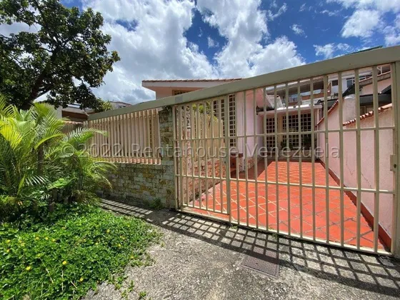 Casa En Venta En Santa Cecilia Caracas 2 Plantas