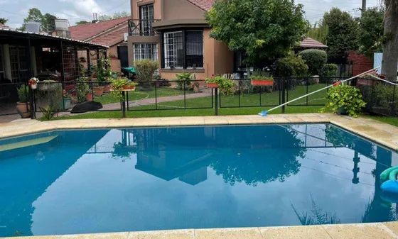 Casa 4 Ambientes - Venta - Monte Grande -  2 Plantas - Quincho - Parrilla - Piscina