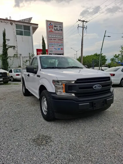 Ford F-150 3.3 Cabina Regular V6 4x2 At