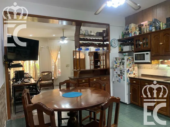 Venta - Tríplex Con Inmenso Patio - Quincho Con Parrilla  - Piñeyro - Avellaneda