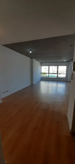 Oficina Comercial En Colegiales Palermo, Sobre Avenida, Con Cochera