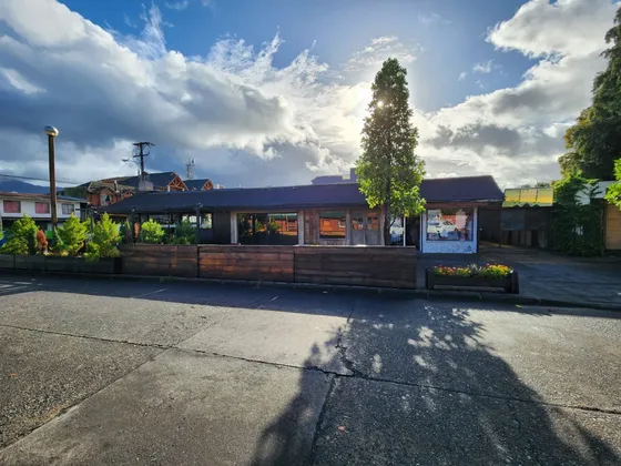 Estupendo Local En El Corazón De Pucón. Gran Flujo Comercial