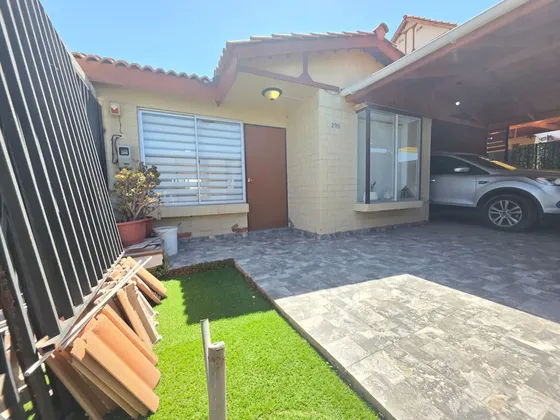 Casa 2d / 2b En Valle Grande Gran Terreno Y Remodelada !