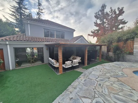 Casa Con Gran Jardín, 4 Dorm En San Carlos De Apoquindo