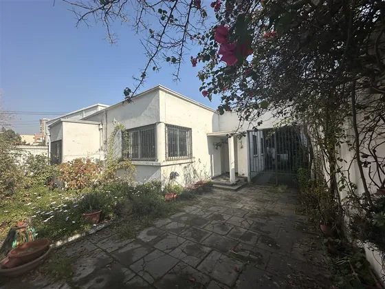 Casa En Venta De 6 Dorm. En Ñuñoa