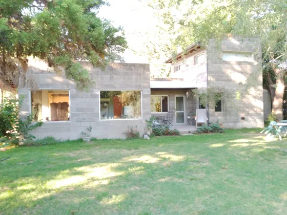 Casa En Venta - 2 Dormitorios 2 Baños - Cochera - 3.237mts2 - Exaltación De La Cruz