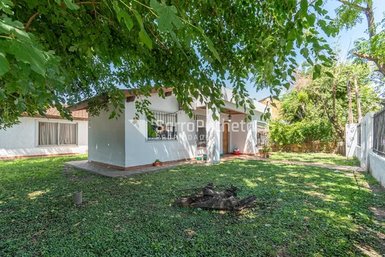 Venta Casa 4 Ambientes Con Gran Parque En Villa Udaondo