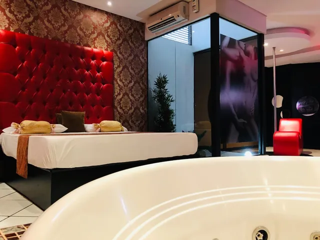 Vendo 3 Moteles En Encarnación: 49 Habitaciones En Suite, 49 Baños En Total. Amoblado