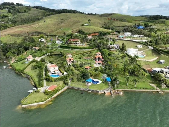 Se Vende Finca Campestre En Condominio En El Lago Calima - El Darien