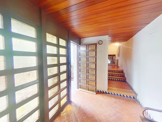 Casa Para Remodelar Con Amplios Espacios En Las Aguilas