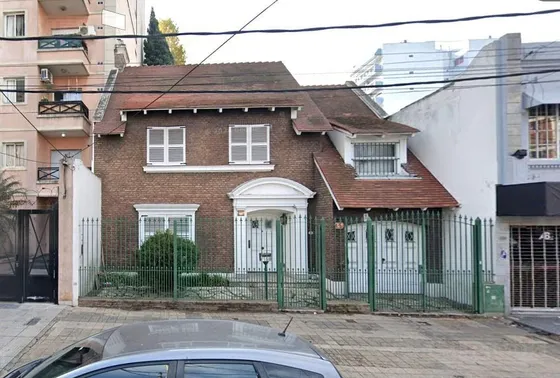 Casa En Venta 6 Amb Con Jardin Y Pileta