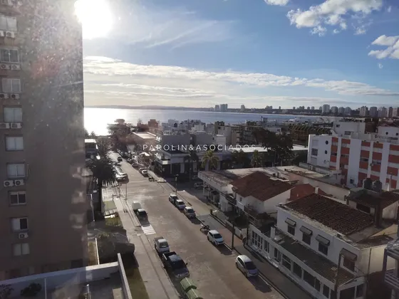 Apartamento En Venta En Lux Tower, Punta Del Este.