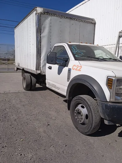 Ford F-550 6.8 Xl At