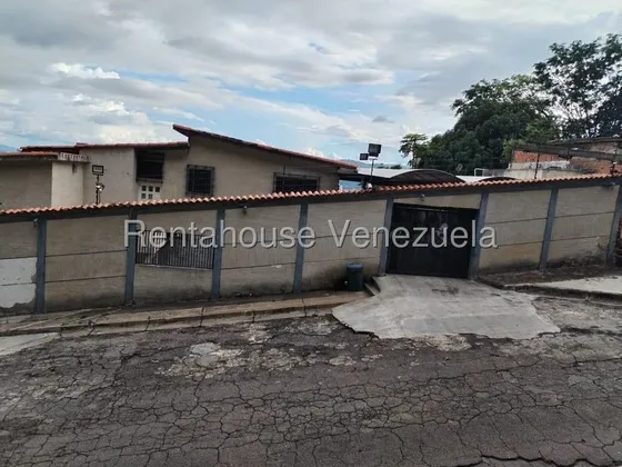 Casa En Una Zona Muy Hermosa Y Tranquila Lomas Del Este 