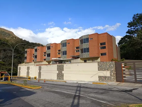 En Venta Town House En Obra Gris En La Entrada Naguanagua. - 1828 Inmobiliaria Maggi.