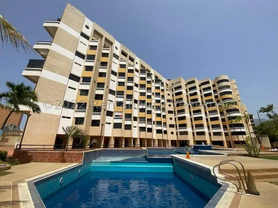Apartamento Duplex En Alquiler Playa Grande Yg