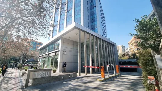 Amplia Oficina En Venta A Pasos De Metro Colón