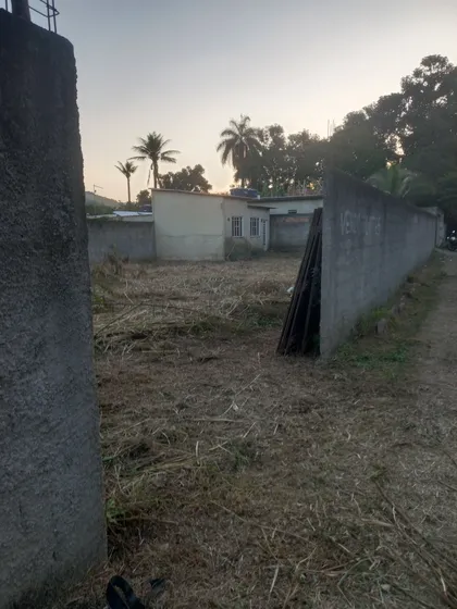 Terreno  Medindo  30x15 Com Uma Kitinet  3 Ponto De Água Luz