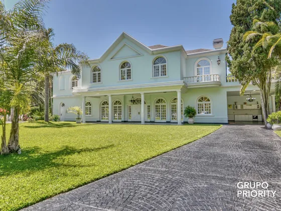 Mansion En Venta En Parque Leloir Con 4 Dormitorios En Suite Y 7000 M2