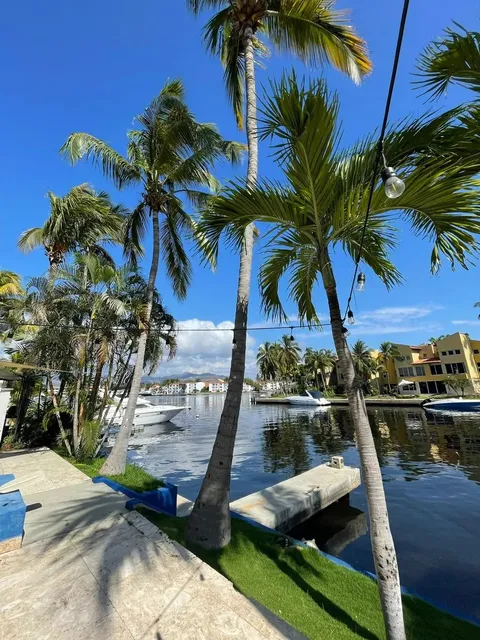 Cgi + Luxury Ofrece En Venta Bella Casa En Marina Azul, Lechería 