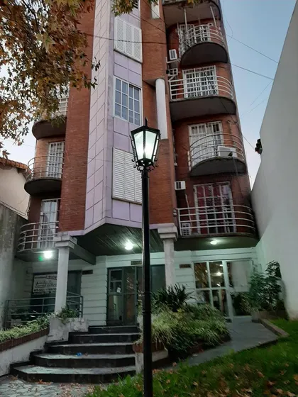 Departamento 2 Ambientes En Planta Baja Con Jardín