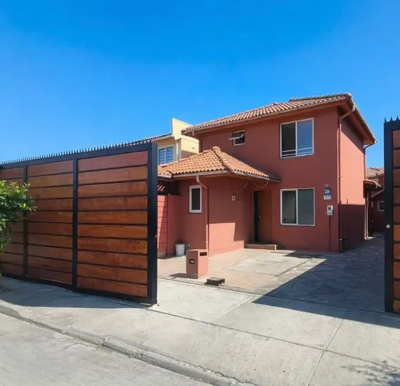 Casa En Venta De 3 Dorm. En Buín