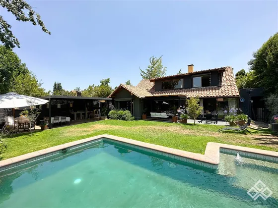 Casa En Venta De 5 Dorm. En Lo Barnechea