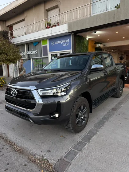 Toyota Hilux Pick-up 2.8 Cd Srv 204cv 4x4