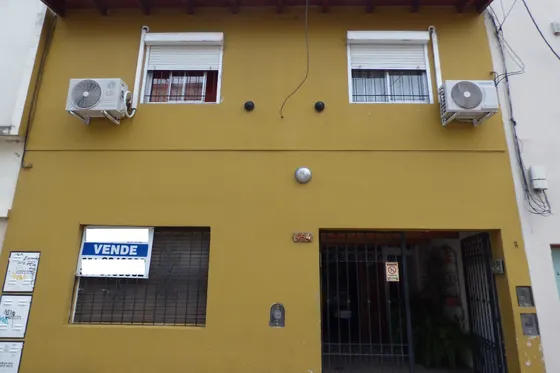 Casa Zona Centro 4 Dorm Con Patio + 2 Departamentos De 1 Dormitorio