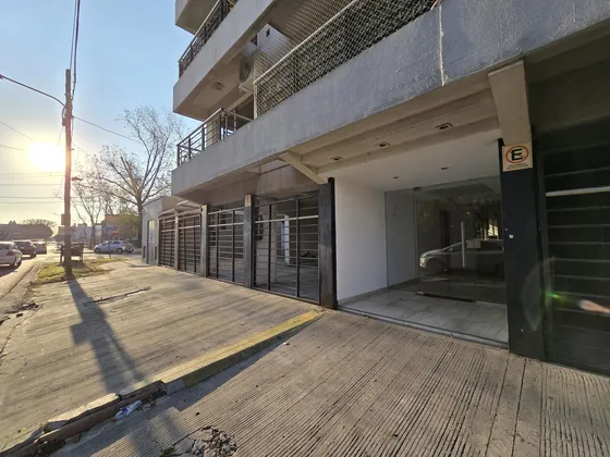 Departamento Al Frente Con Balcon Luminoso En Villa Bosch