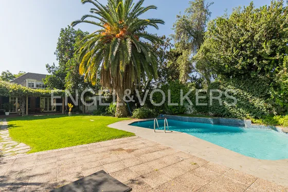 Espectacular Casa Con Gran Jardín