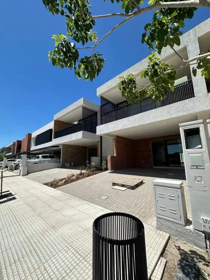 Se Vende Excelente Duplex De 3 Dormitorios En La Luisita Barrio Rescidencial!!!