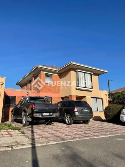 Casa En Venta De 4 Dorm. En Condominio Ciudad Satélite