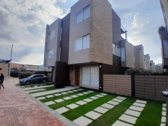 Vendo Casa En Chia $730 Millones. Permuto Por Apartamento Menor Valor En Chia Bogotá Norte Propongan  