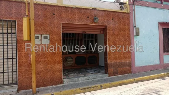 Julio Latouche 25-15599 Local Comercial En Alquiler A Pie De Calle San Blas Valencia.