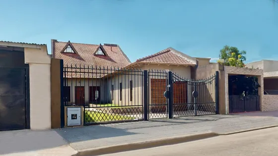 Casa 3 Dormitorios En Venta En Berisso Con Pileta