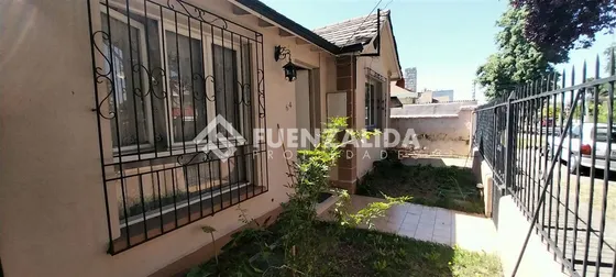 Casa En Venta De 2 Dorm.más Servicios La Reina Uf.6.650
