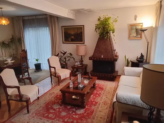 Impecable Y Luminosa Casa En Venta De 4 Dorm. En Ñuñoa
