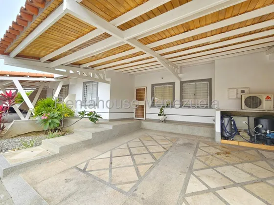 Raiza Suárez Vende Bella Casa Remodelada En Urbanismo Privado De Cabudare 2 5 2 4 3 4 0 A Solo 5 Minutos De Barquisimeto Con Cocina Equipada, Tanque Subterráneo De 7,500 Lts