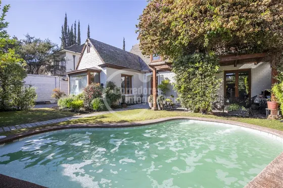 Casa En Venta 5 Dormitorios En Barrio El Golf, Las Condes