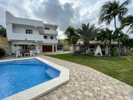 Posada Cocorelax En Venta En Playa Norte, Chichiriviche.