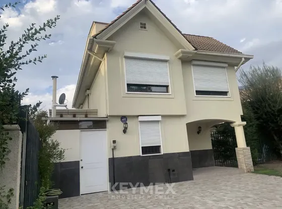 Excelente Casa En Venta De 5 Dorm 5 Baños En Peñalolén