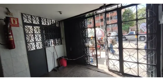 Local C 1500m2en Alquiler En Catia.4000$.excelente Zona Peatonal