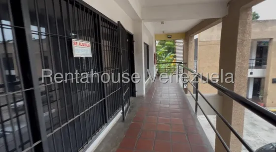 Jip 25-9568. Rent-a-house Alquila Local Comercial De 55 Mts2, 1 Baño, 1 P/e, Con Aire Acondicionado. Centro Comercial La Hacienda, La Victoria