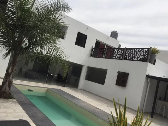 Casa Quinta Estilo Americana, El Pato, Zona De Casas Quintas