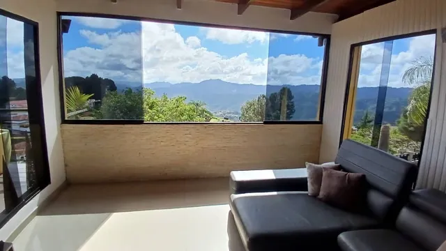 Venta Excelente Casa En La Lagunita Con Terreno Adicional. Cerca Loma Linda. Yy