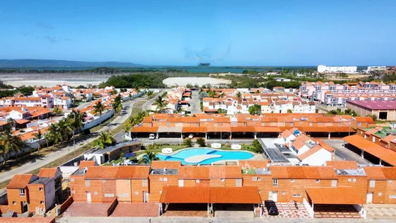 Town House Res. Playuela, El Tuque, Tucacas. Cod.indith-222