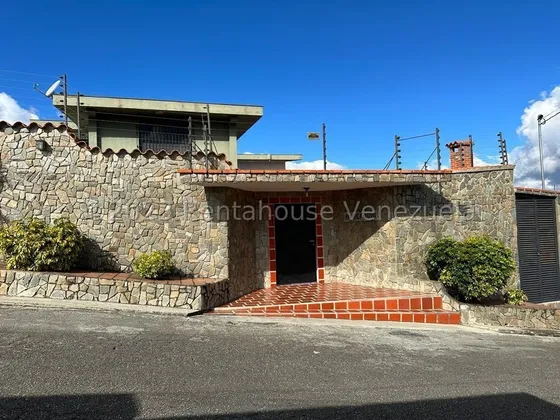 ¡espectacular Casa En Venta En Un Paraíso De Montaña Con Vista Inigualable! San Antonio De Los Altos Vía El Faro. Mo 24-2160